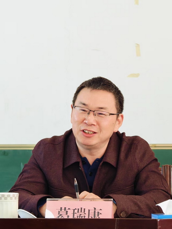 葛主席.jpg